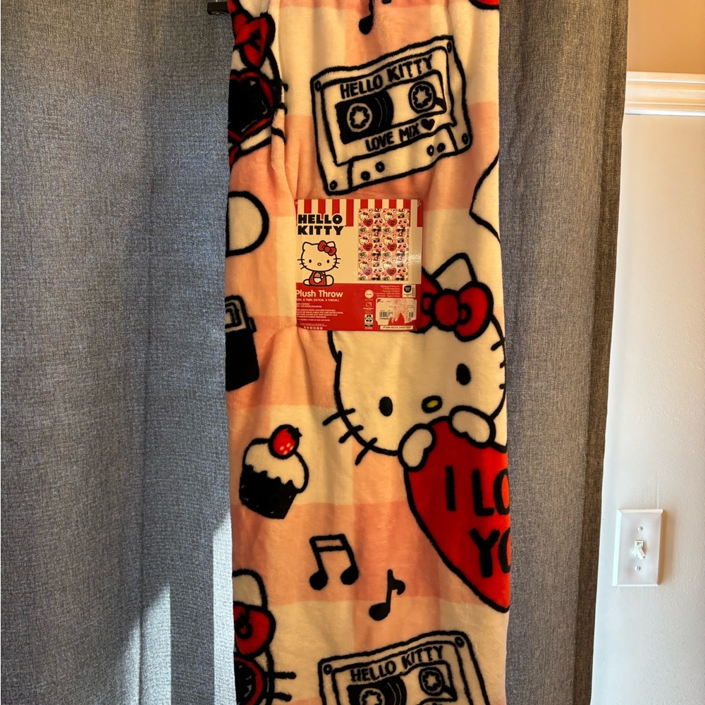 Hello Kitty Love You Plush Blanket